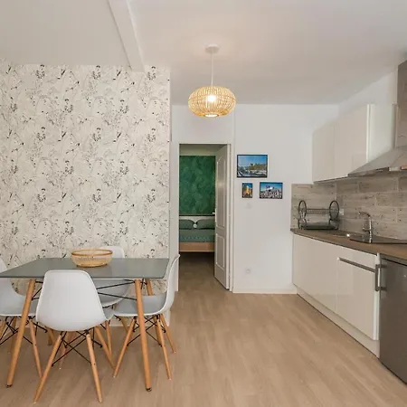 L'exotique Narbonnais Apartment